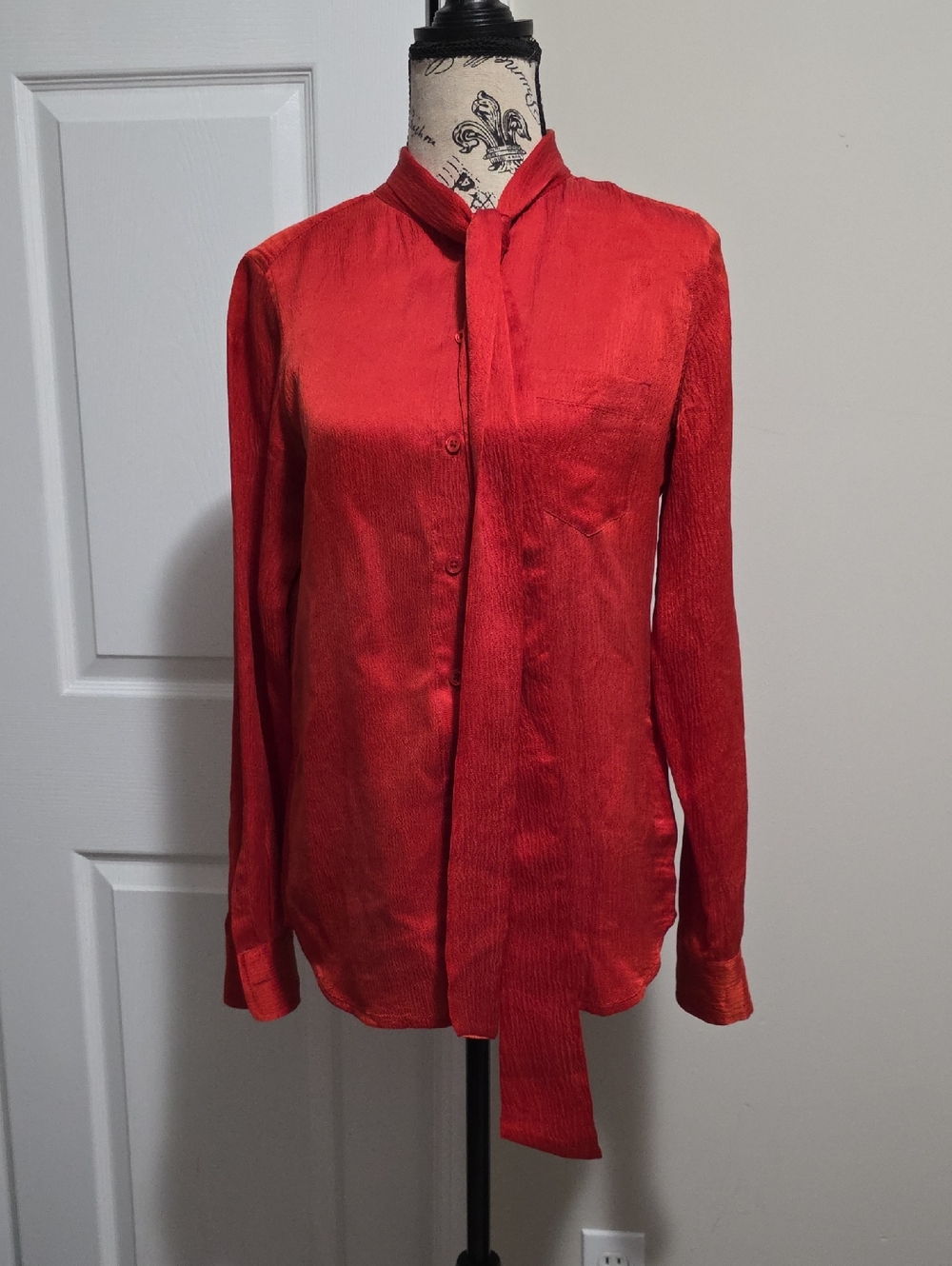 Equipment Femme Silk Tie Scarf Neck Textured Button Down Shirt Top Small